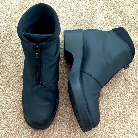 Evan Picone 7 1/2M Black Heeled Vivic Zip Up Ankle Booties - Picture 1 of 9